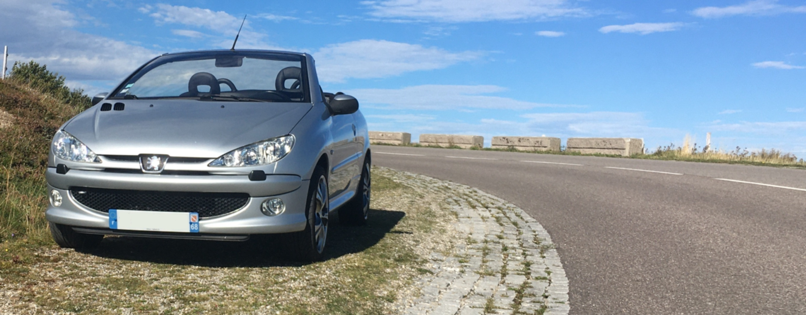 Peugeot 206 CC 2006 - Toit ouvert, vue 3/4 avant gauche